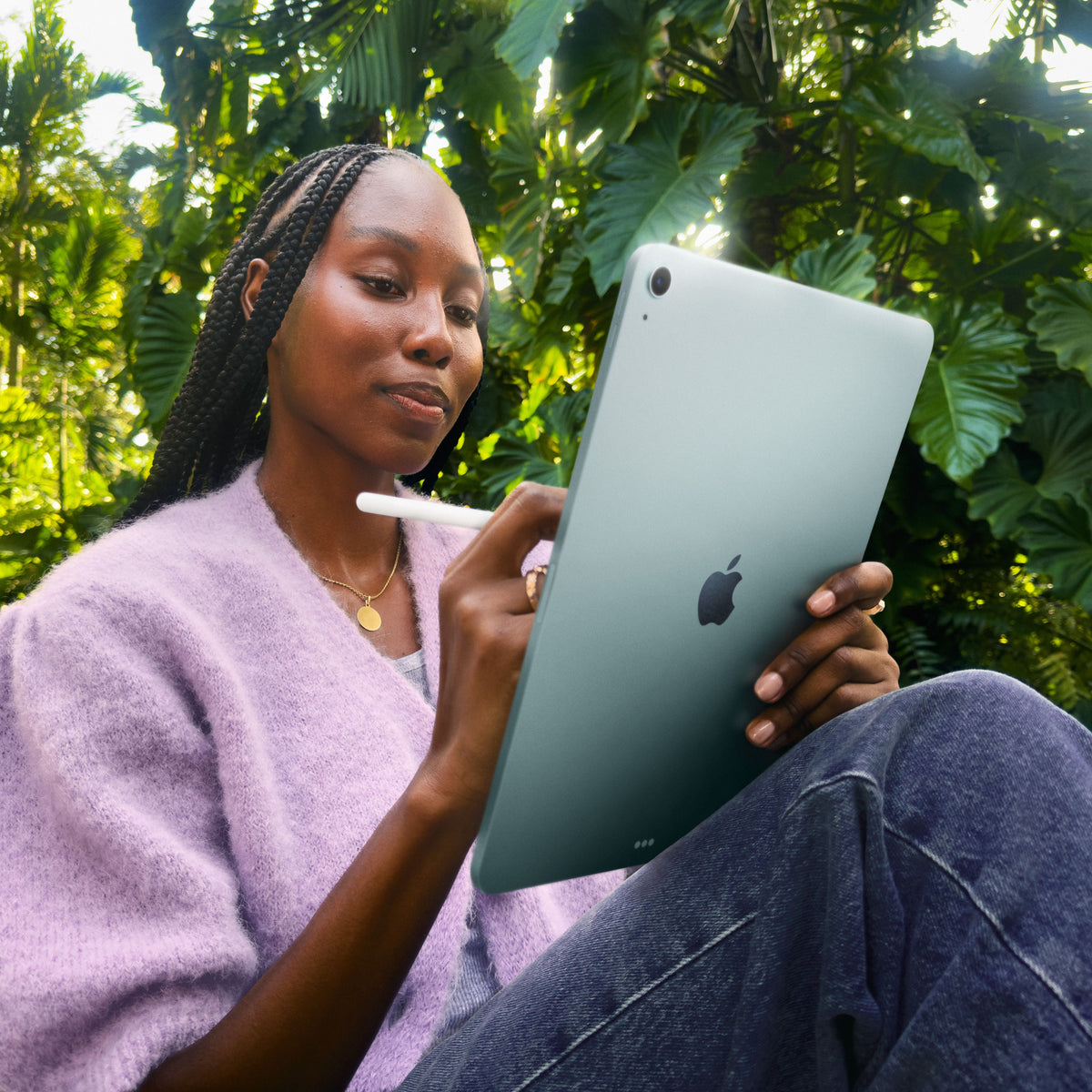 iPad_Air_13-in_M4_Cellular_Space_Gray_PDP_Image_Position_8__en-WW