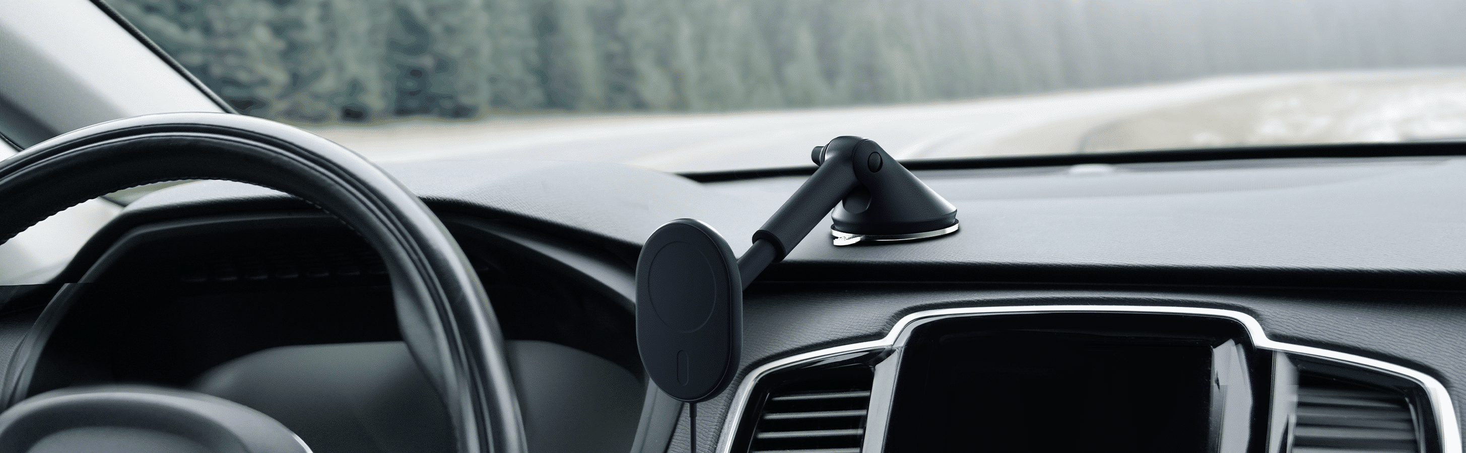 iottie.comvelox-magnetic-wireless-charging-dashboard_lifestyle-1